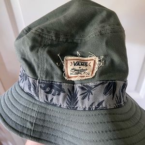 Vans vintage bucket hat.
